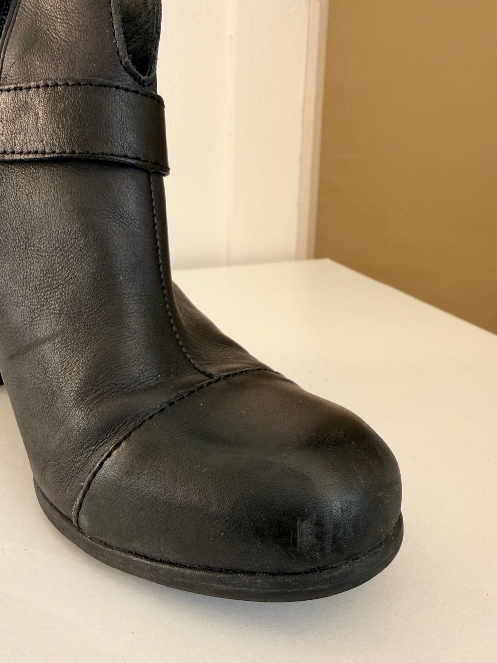 Born Black Leather Ankle Boots Women’s 9.5 Block Heel Booties - Picture 4 of 8
